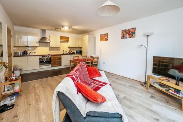 1 Bed Flat, Buttonbox, B18 - Photo 1