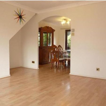 3 Bed Semi-Detached House, Gables Close, SE12 - Photo 1