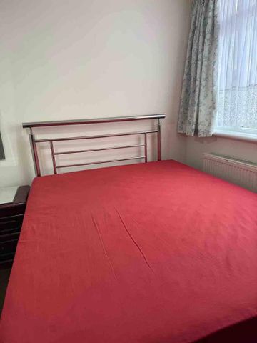 1 bedroom in a house share to rent - Photo 3