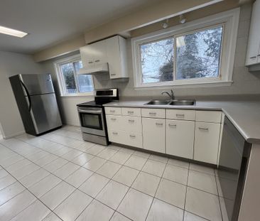 For Lease - 298 Newton Drive, Toronto, Ontario - Photo 2