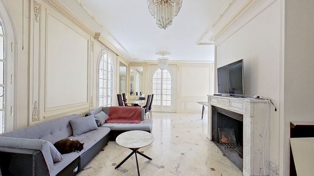 Location Maison 7 pièces 240m² - Photo 1