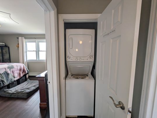 133 Afton Ave, Welland - All Inclusive 3 Bed Main Unit - Photo 1