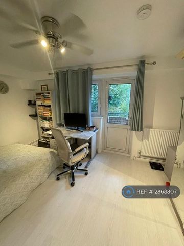 3 bedroom flat to rent - Photo 4