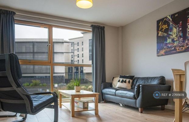 4 bedroom flat to rent - Photo 1