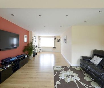 4 bedroom semi-detached house to rent - Photo 2