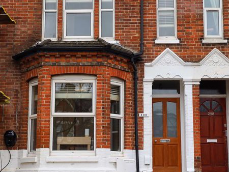 Fabulous referbished property in Portswood Room 2 - Photo 5