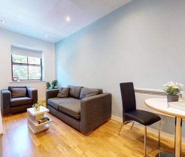 Apt 12, Crown Residence - Photo 2