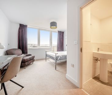 3 bedroom apartment to rent - Photo 4