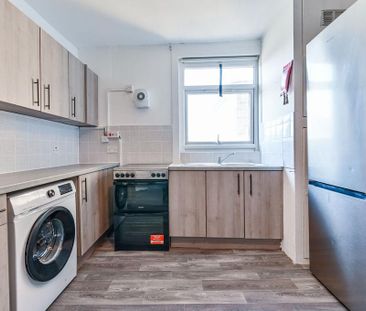 3 bedroom flat to rent - Photo 5
