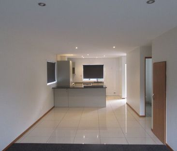 Great location, modern townhouse 3 bedrooms - Photo 3