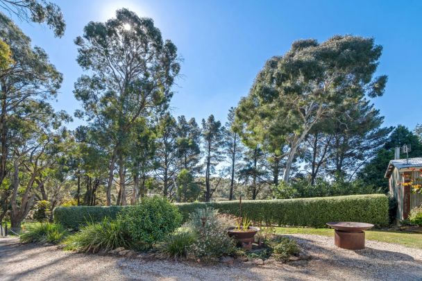 Fully Furnished Country Retreat – Peaceful, Private, and Perfectly Maintained - Photo 1