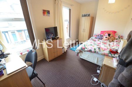 5 Bedroom Mid Terraced House for rent in Hessle Mount - Photo 4