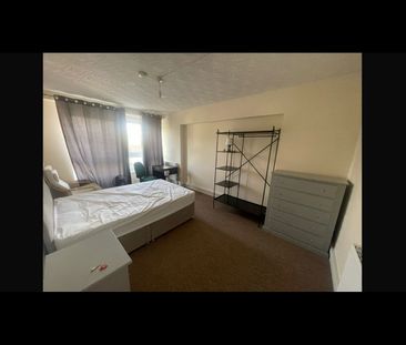 2 Bed Flat, Holborn Towers, LS6 - Photo 3