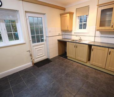 3 bedroom semi-detached house to rent - Photo 6