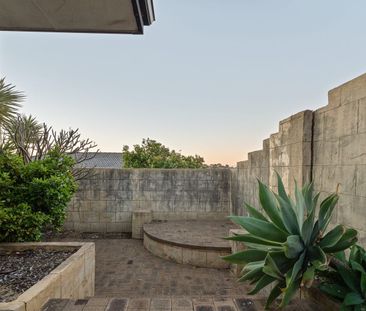 Spacious 5-Bedroom Family Home in the Heart of Craigie - Photo 4