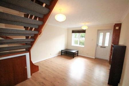 2 bedroom end of terrace house to rent - Photo 2