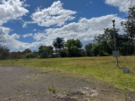 Spacious 4 Acres of Fenced Land - Ideal for Animals & Vehicle Parking - Photo 2