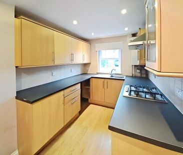 4 bedroom semi-detached house to rent - Photo 3