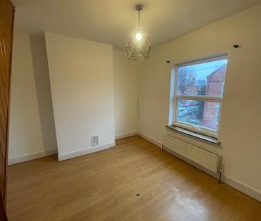 4 bedroom semi-detached house to rent - Photo 3