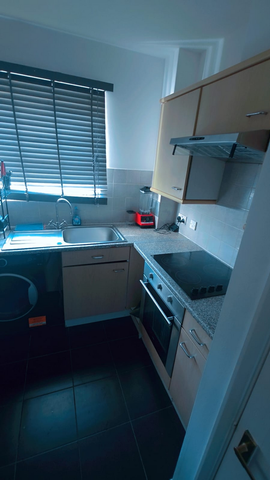 1 bedroom in a flat share to rent - Photo 4