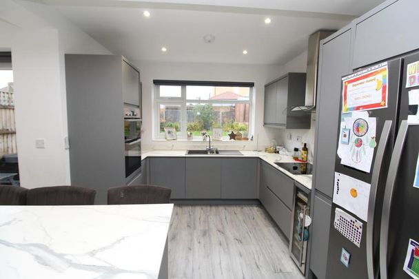 4 bedroom semi-detached house to rent - Photo 1