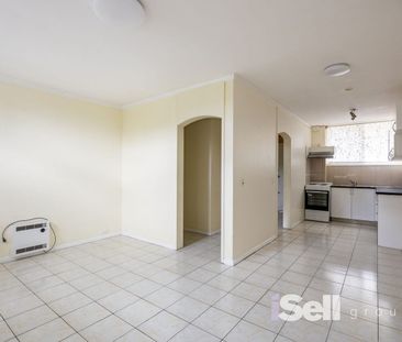 Comfortable Living with a Private Courtyard - Photo 2