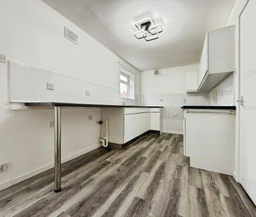 3 bedroom end of terrace house to rent - Photo 1