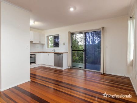 “Family home in great location!” - Photo 5