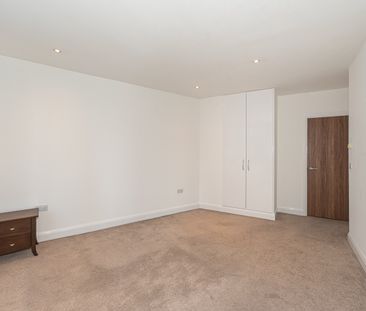 2 Bed Flat, Bondway, SW8 - Photo 1