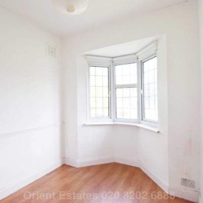 3 bedroom property to rent in London - Photo 1