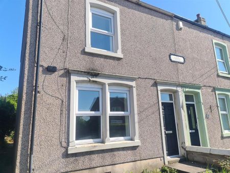 3 bedroom semi-detached house to rent - Photo 3