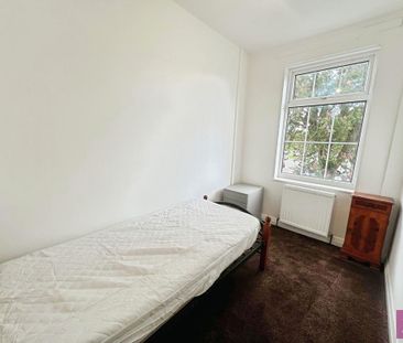 3 bedroom flat to rent - Photo 3