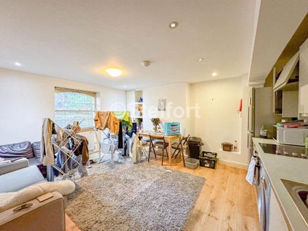 3 bedroom flat to rent - Photo 2