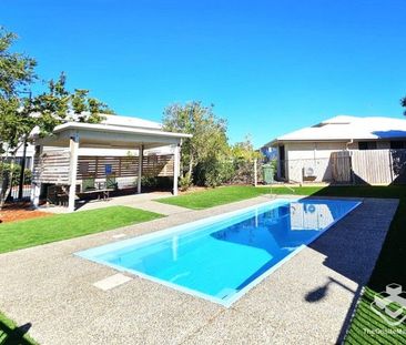 Pristine modern 3 bedroom townhouse - Photo 2