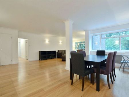 Large three bedroom furnished apartment set within a portered block with a private garage - Photo 5