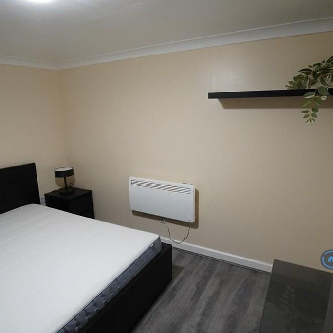 1 bedroom in a house share to rent - Photo 1