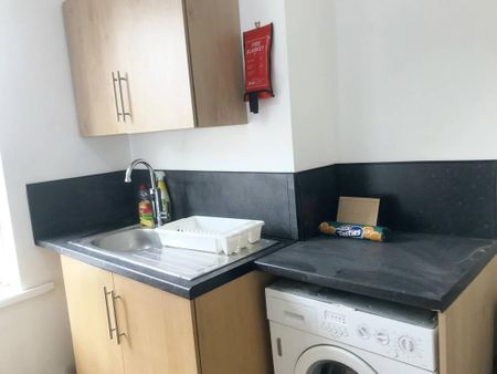 3 bedroom flat to rent - Photo 3