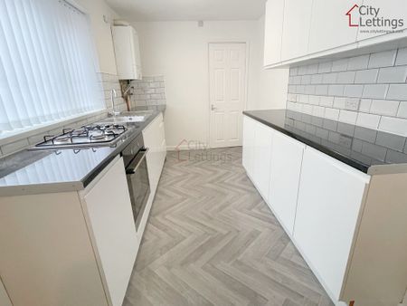 2 Bedroom Flat - Photo 2