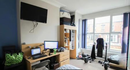 5 Bed - 17 Stanmore Street, Burley, Leeds - LS4 2RS - Student - Photo 2