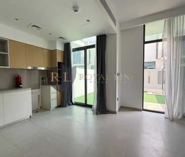 SPACIOUS 3BR+MAID | VACANT | LANDSCAPED - Photo 6