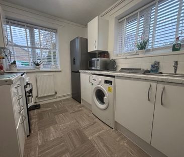 Harwood Hill, Welwyn Garden City - Photo 1