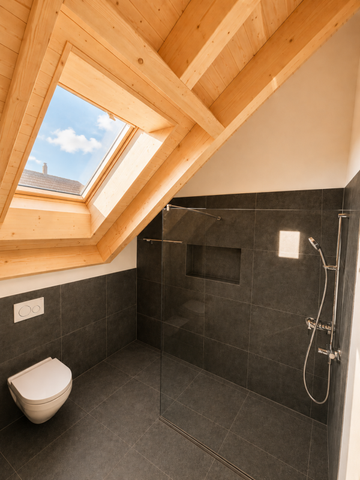 2.5-Zimmer-Dachwohnung nord an zentraler Lage zu vermieten - Foto 3