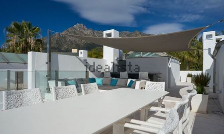 Alquiler de chalet adosado en Calle Sibelius - Photo 2