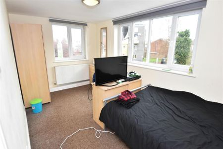 4 bedroom house to rent - Photo 3