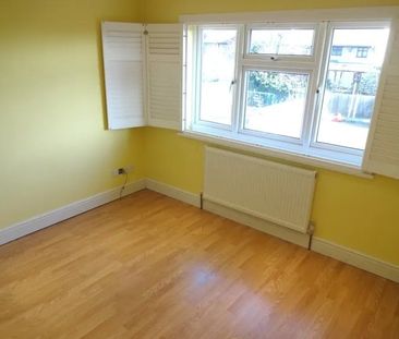 5 Bed Semi-Detached House, Leyswood Drive, IG2 - Photo 1