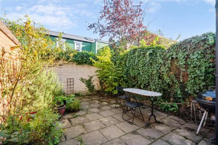 2 bedroom terraced house to rent - Photo 2