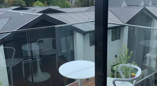 Whitewood Suites - Fully Furnished One Bedroom City Apartment - Photo 1