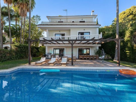 Villa for rent in Rio Real, Marbella East - Photo 1