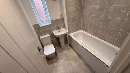 4 bedroom terraced house to rent - Photo 3