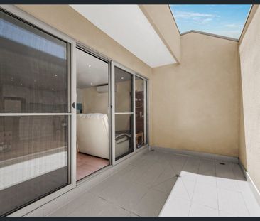 Modern Apartment Living in a Convenient Oakleigh Location - Photo 6